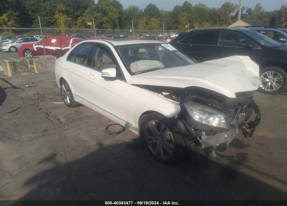 2011 MERCEDES-BENZ C 300 LUXURY/SPORT VIN: WDDGF5EB8BR176724