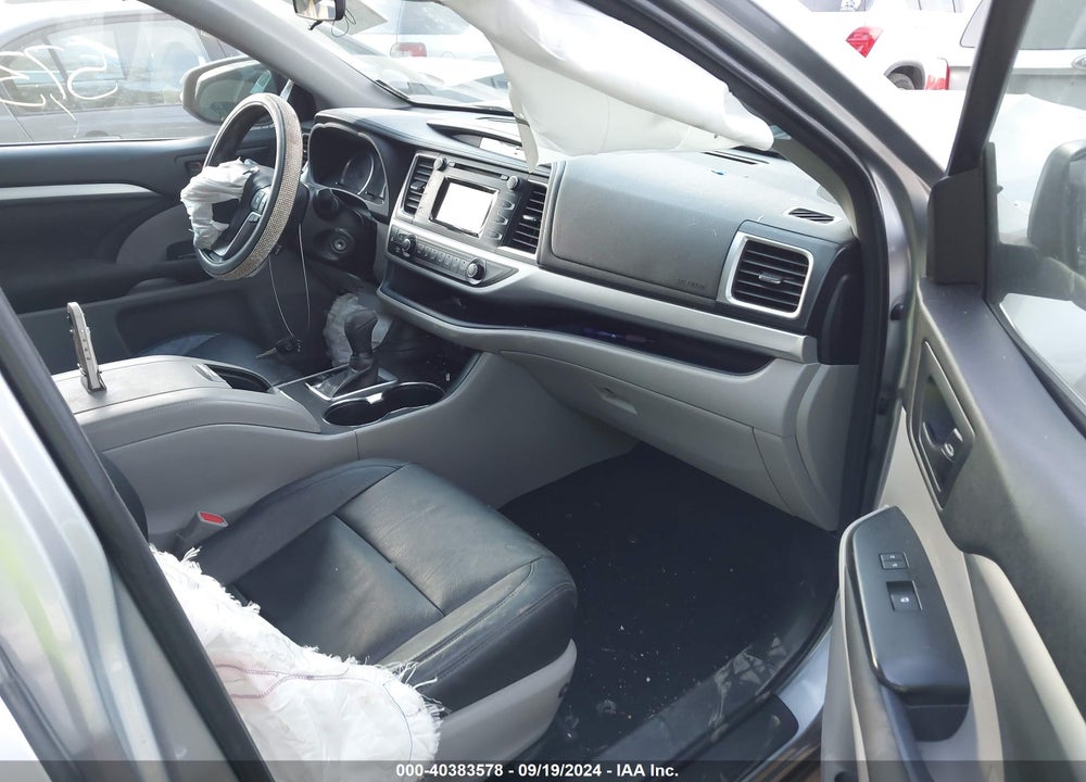 2017 TOYOTA HIGHLANDER LE VIN: 5TDBZRFHXHS475664