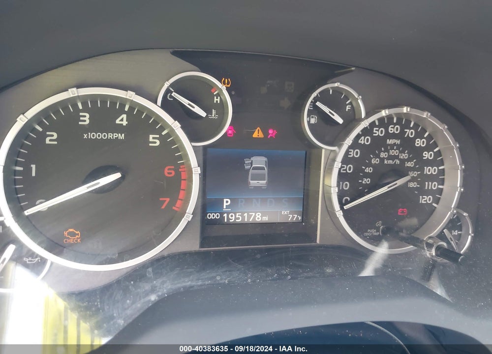 2017 TOYOTA TUNDRA SR5 5.7L V8 VIN: 5TFEW5F12HX219093