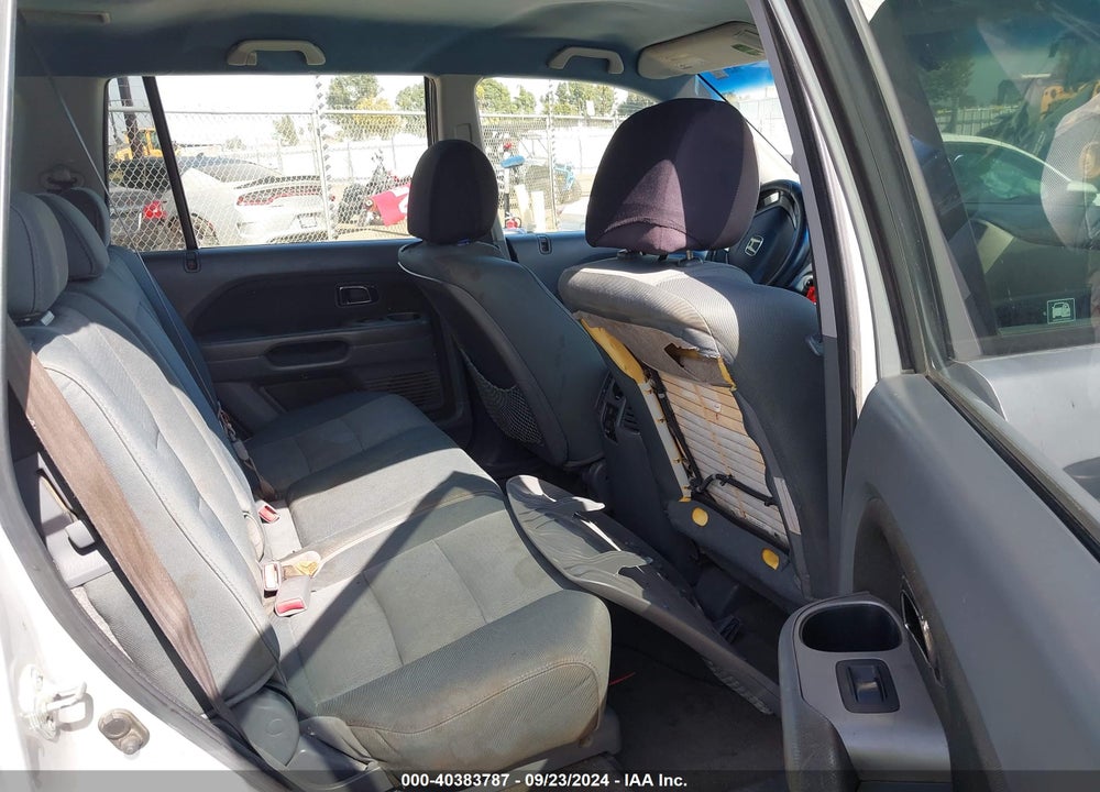 2007 HONDA PILOT LX VIN: 5FNYF28107B022067