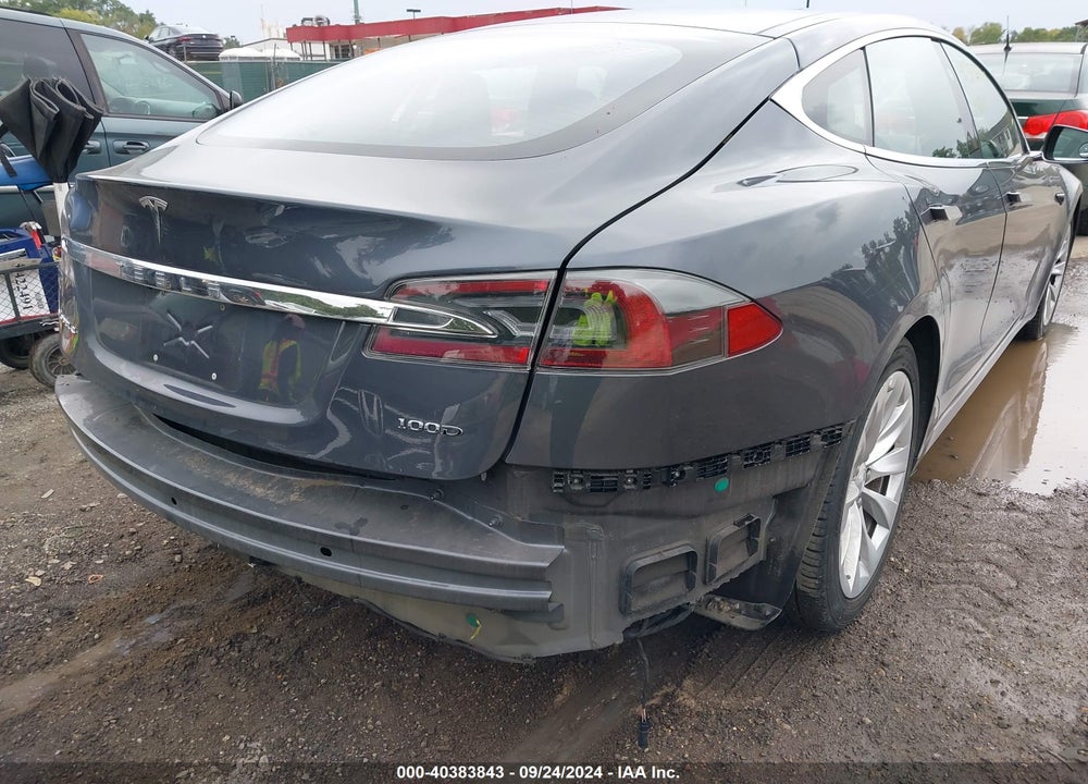 2018 TESLA MODEL S VIN: 5YJSA1E2XJF261872