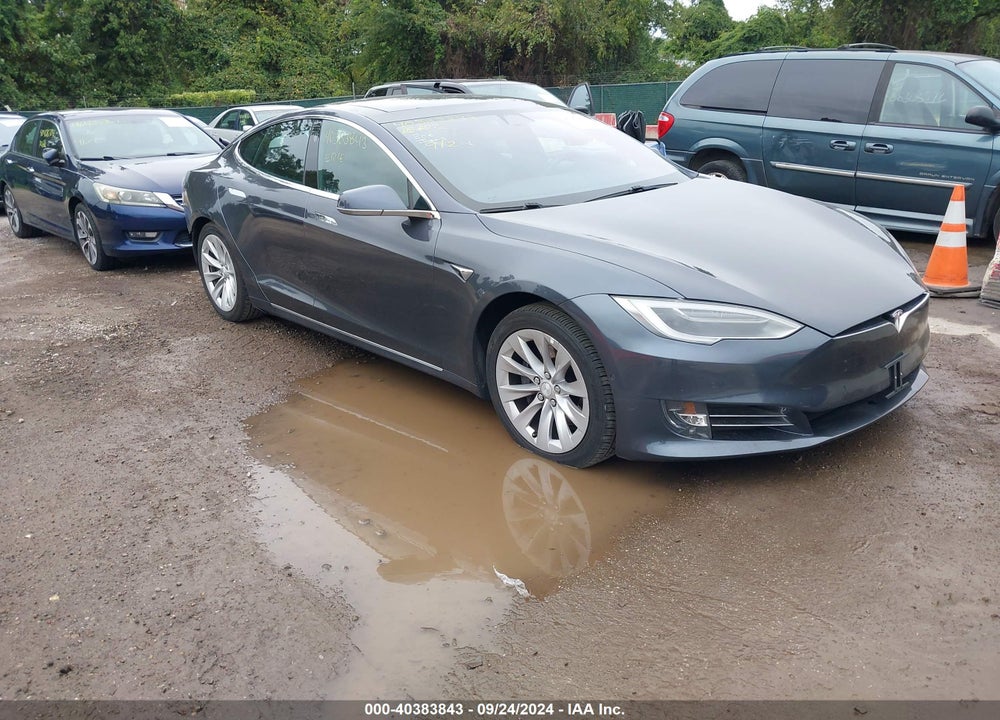 2018 TESLA MODEL S VIN: 5YJSA1E2XJF261872