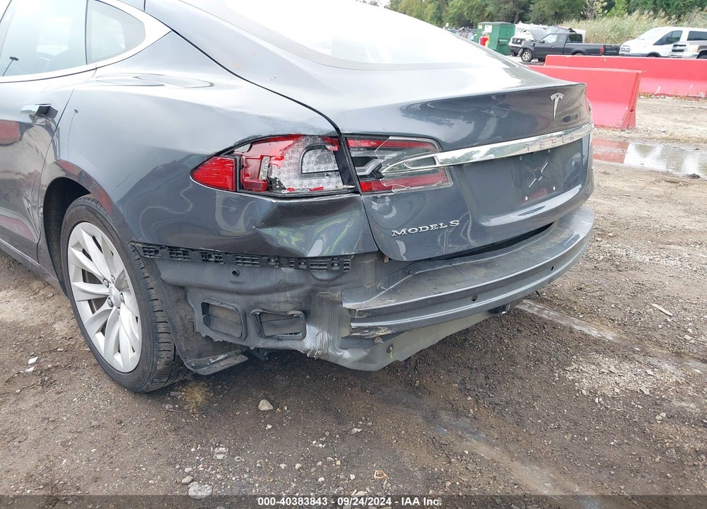 2018 TESLA MODEL S VIN: 5YJSA1E2XJF261872