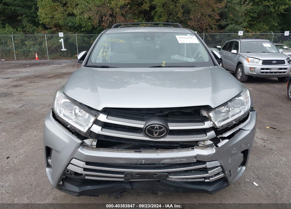 2017 TOYOTA HIGHLANDER LE PLUS VIN: 5TDBZRFH0HS418065
