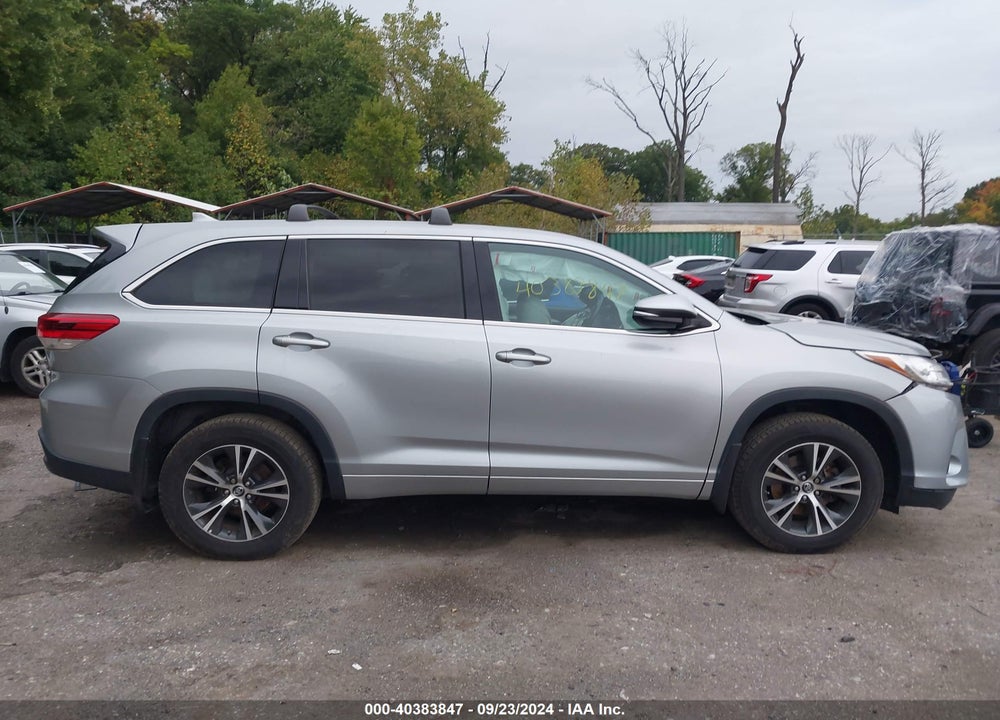 2017 TOYOTA HIGHLANDER LE PLUS VIN: 5TDBZRFH0HS418065