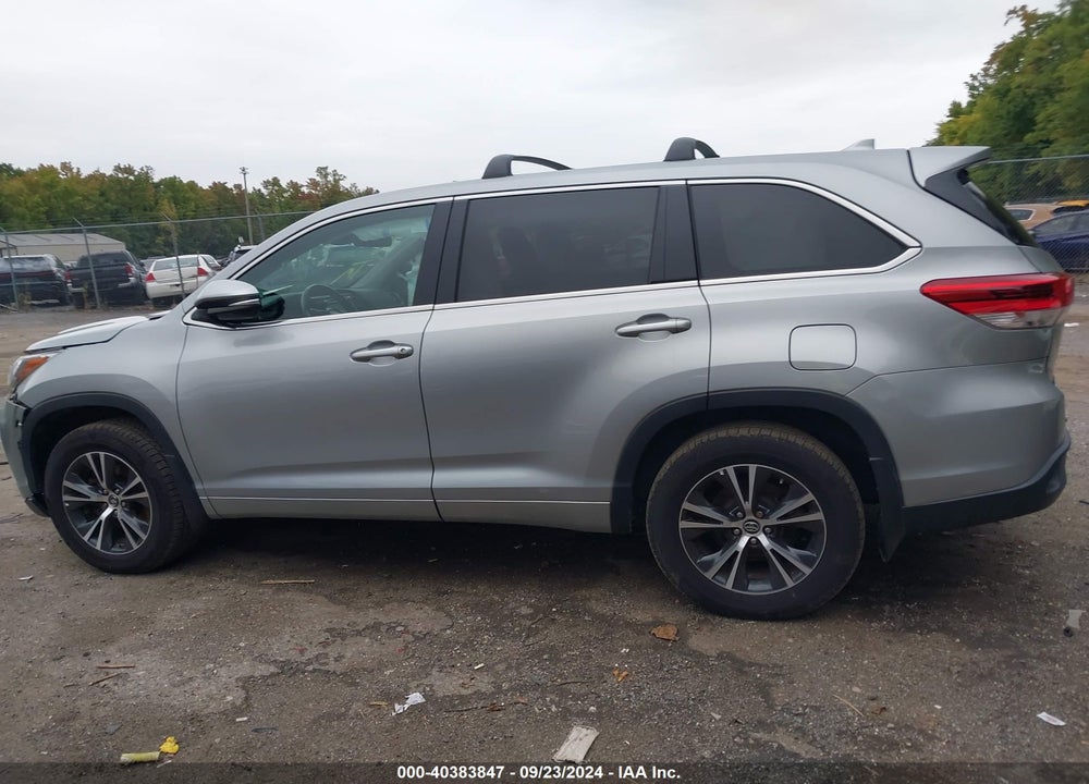 2017 TOYOTA HIGHLANDER LE PLUS VIN: 5TDBZRFH0HS418065