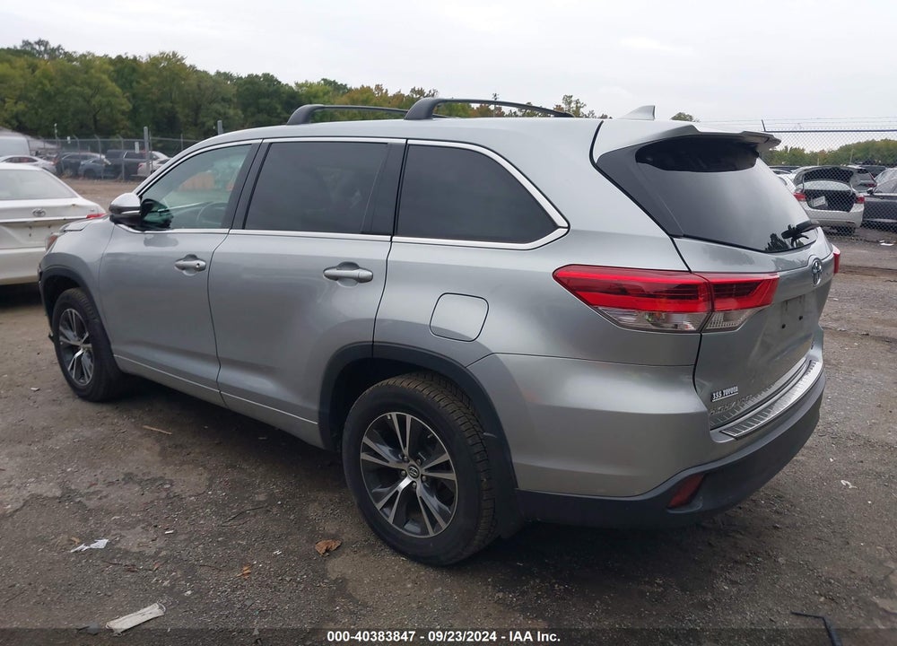 2017 TOYOTA HIGHLANDER LE PLUS VIN: 5TDBZRFH0HS418065