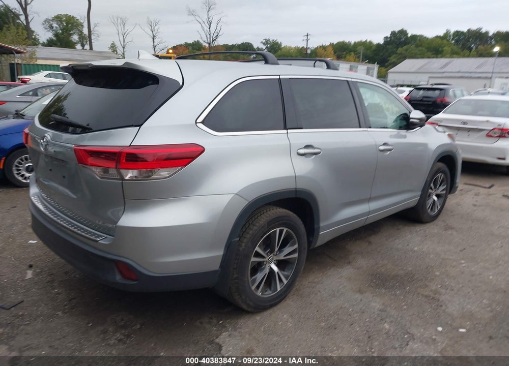 2017 TOYOTA HIGHLANDER LE PLUS VIN: 5TDBZRFH0HS418065