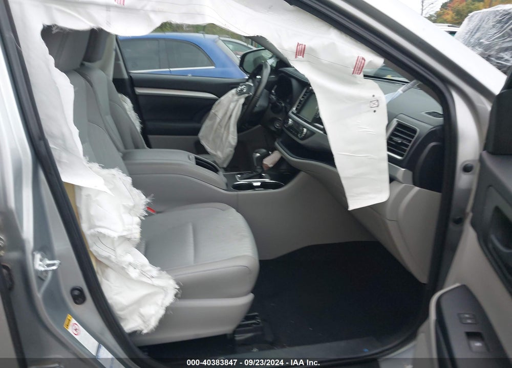 2017 TOYOTA HIGHLANDER LE PLUS VIN: 5TDBZRFH0HS418065