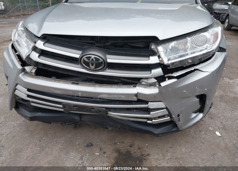 2017 TOYOTA HIGHLANDER LE PLUS VIN: 5TDBZRFH0HS418065