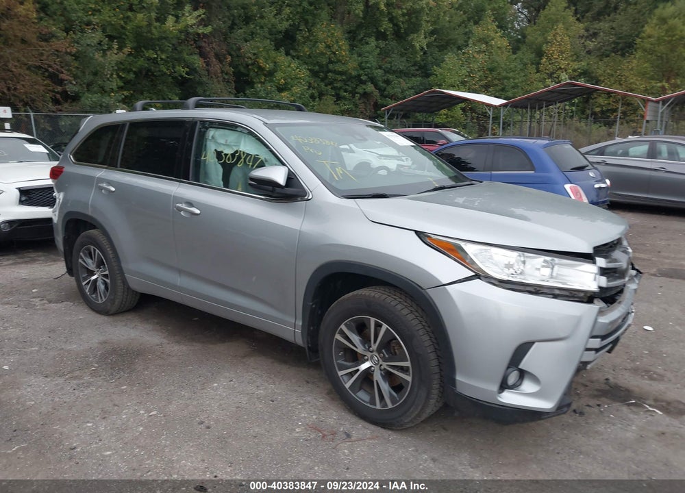 2017 TOYOTA HIGHLANDER LE PLUS VIN: 5TDBZRFH0HS418065