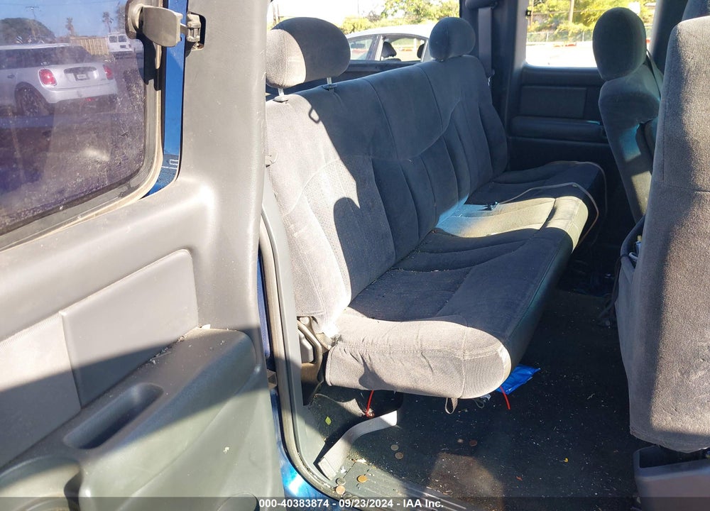2000 CHEVROLET SILVERADO 1500 LS VIN: 2GCEC19T3Y1266077