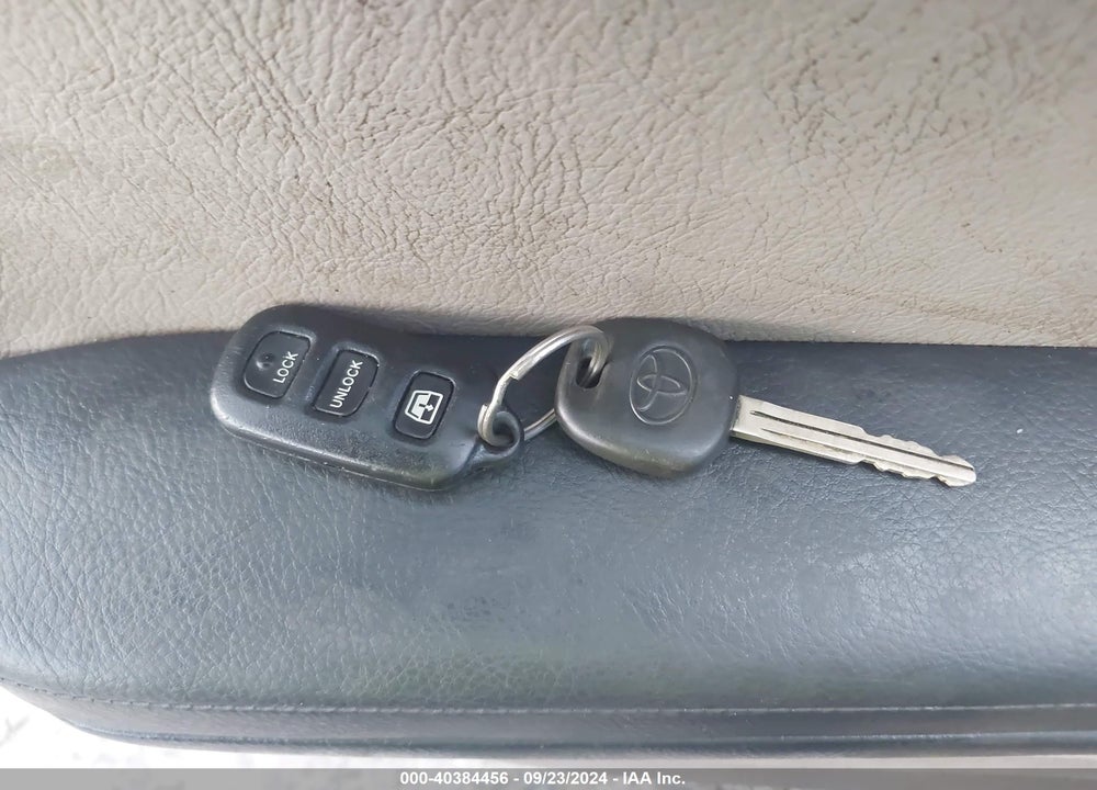 2005 TOYOTA 4RUNNER SR5 V6 VIN: JTEZU14R950059593