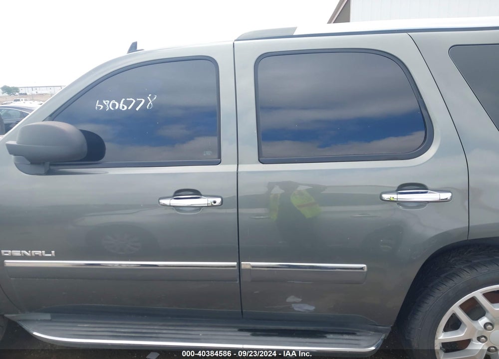 2011 GMC YUKON VIN: 1GKS1EEFXBR212097