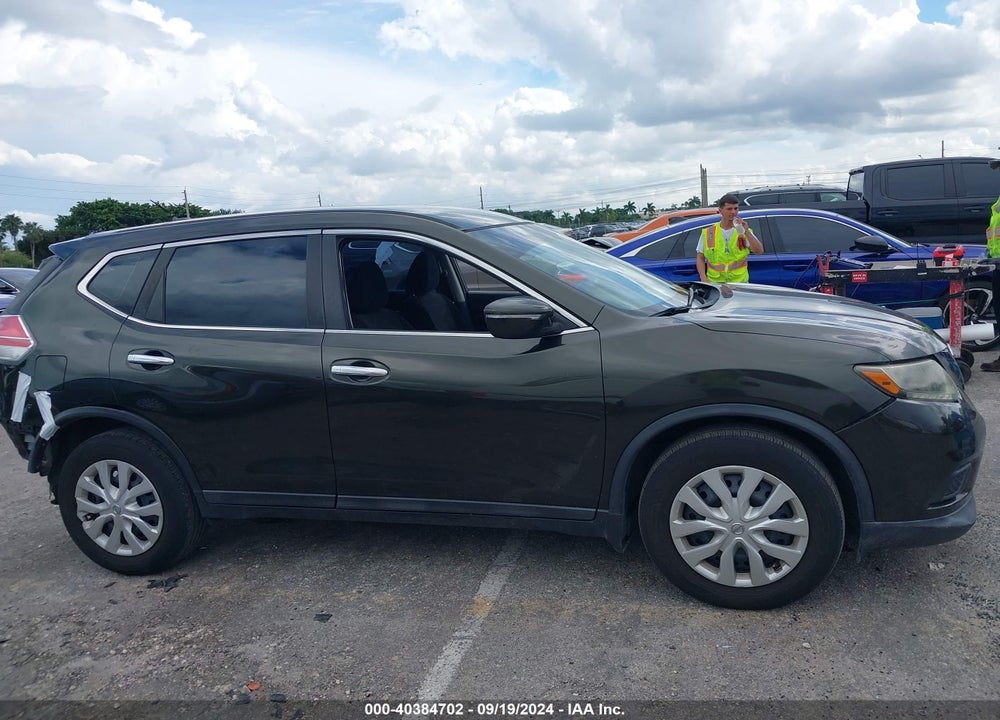 2015 NISSAN ROGUE S VIN: 5N1AT2MT1FC895982