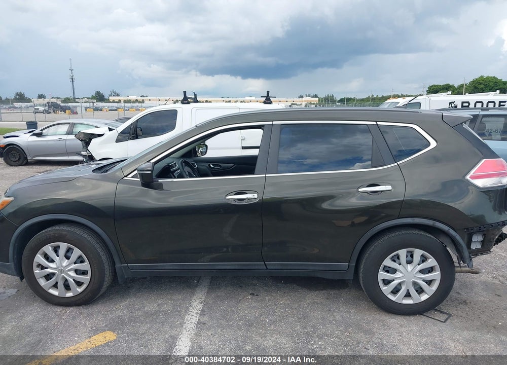 2015 NISSAN ROGUE S VIN: 5N1AT2MT1FC895982
