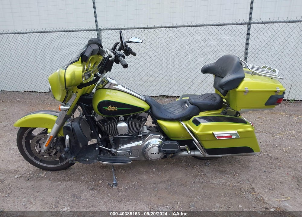 2011 HARLEY-DAVIDSON FLHX VIN: 1HD1KBM18BB649340
