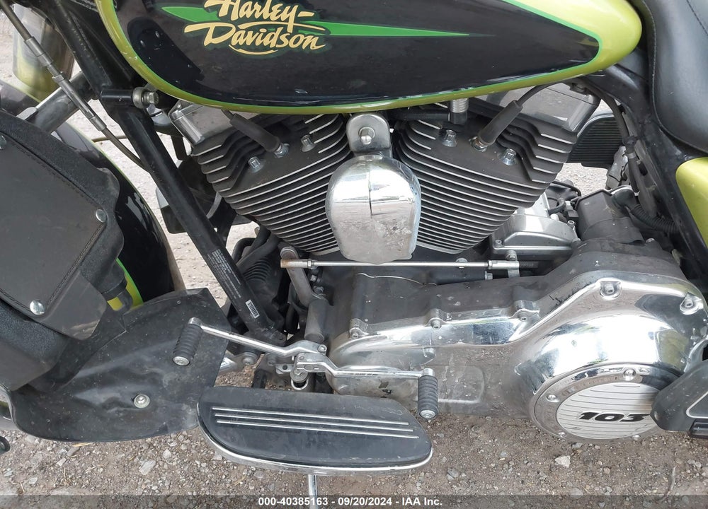 2011 HARLEY-DAVIDSON FLHX VIN: 1HD1KBM18BB649340