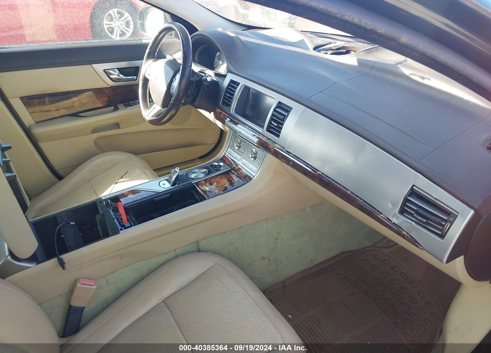 2010 JAGUAR XF PREMIUM VIN: SAJWA0GB9ALR73264