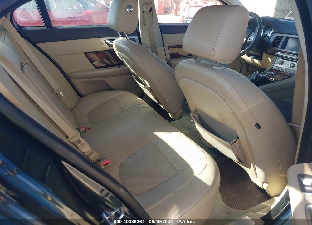 2010 JAGUAR XF PREMIUM VIN: SAJWA0GB9ALR73264
