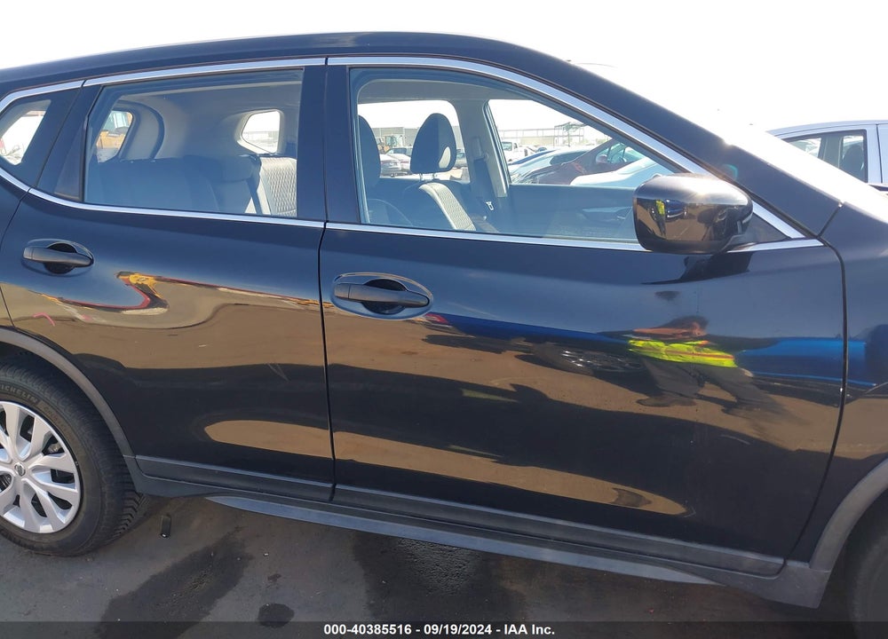 2017 NISSAN ROGUE S VIN: JN8AT2MT7HW143827