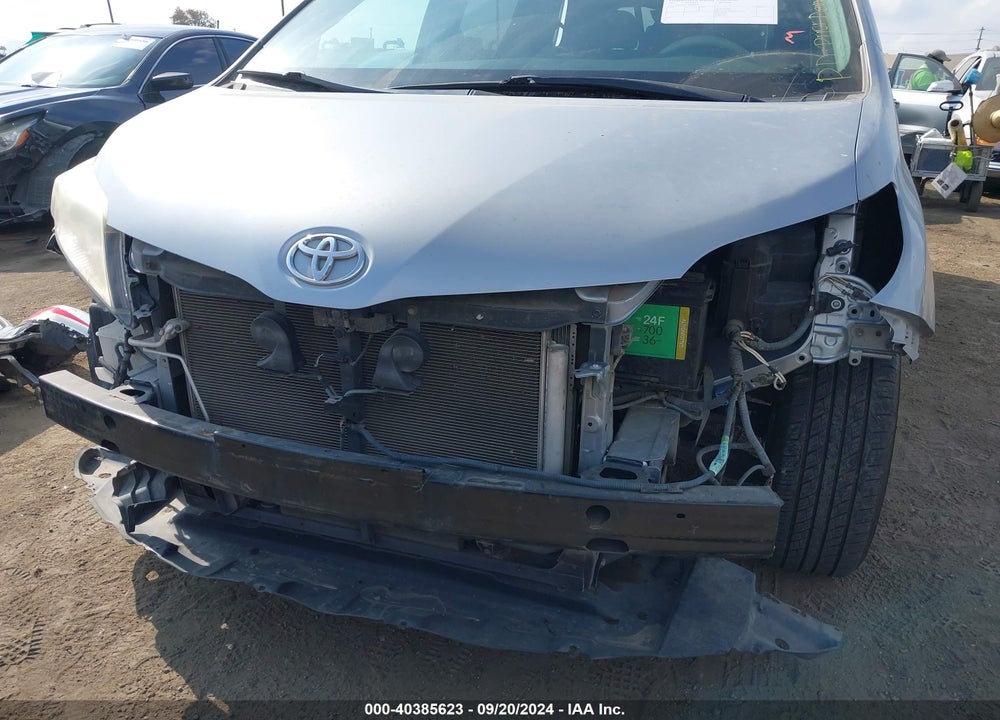 2011 TOYOTA SIENNA XLE V6 VIN: 5TDYK3DC4BS058633