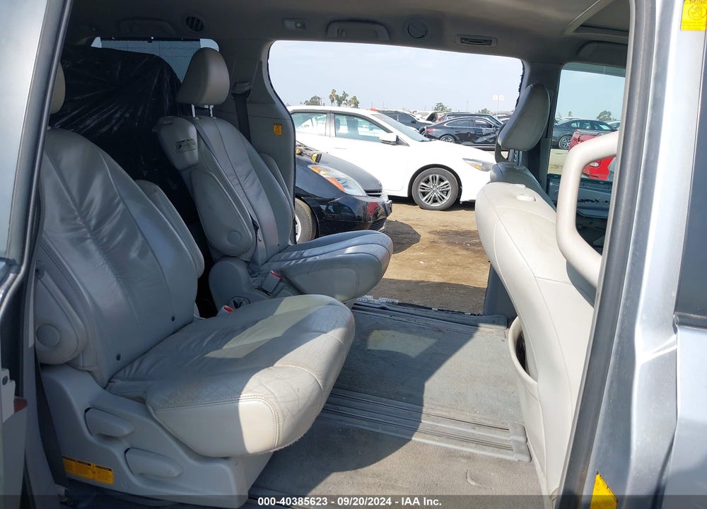 2011 TOYOTA SIENNA XLE V6 VIN: 5TDYK3DC4BS058633