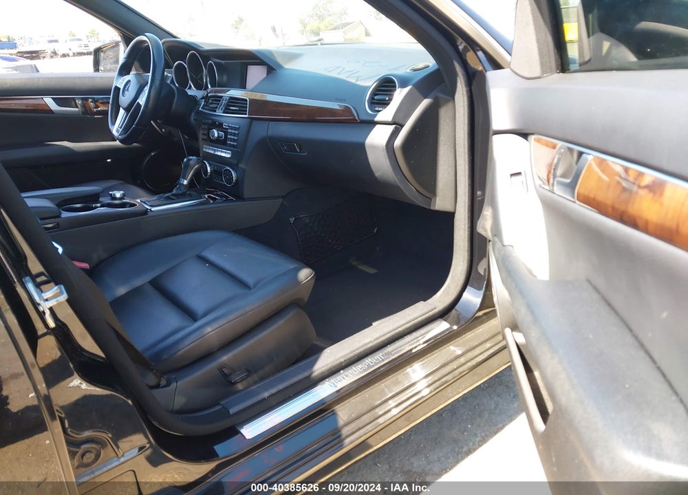 2014 MERCEDES-BENZ C 250 LUXURY/SPORT VIN: WDDGF4HB6EA953376