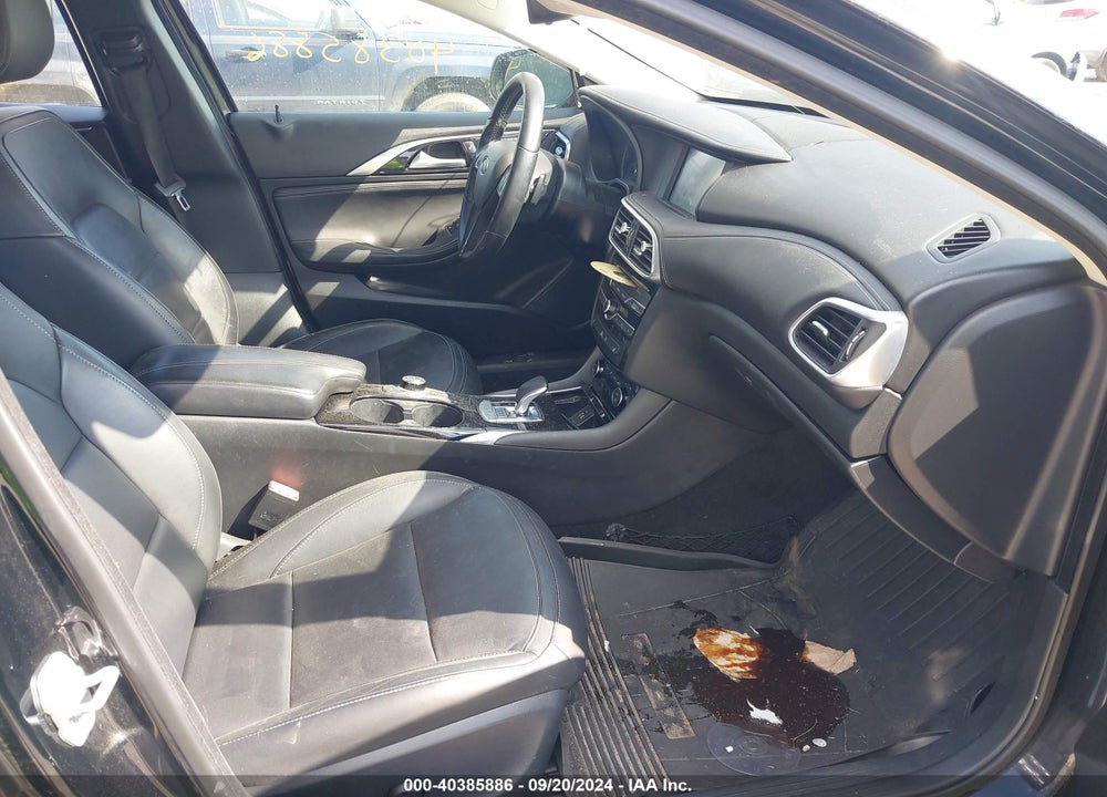 2018 INFINITI QX30 PREMIUM VIN: SJKCH5CR4JA049062