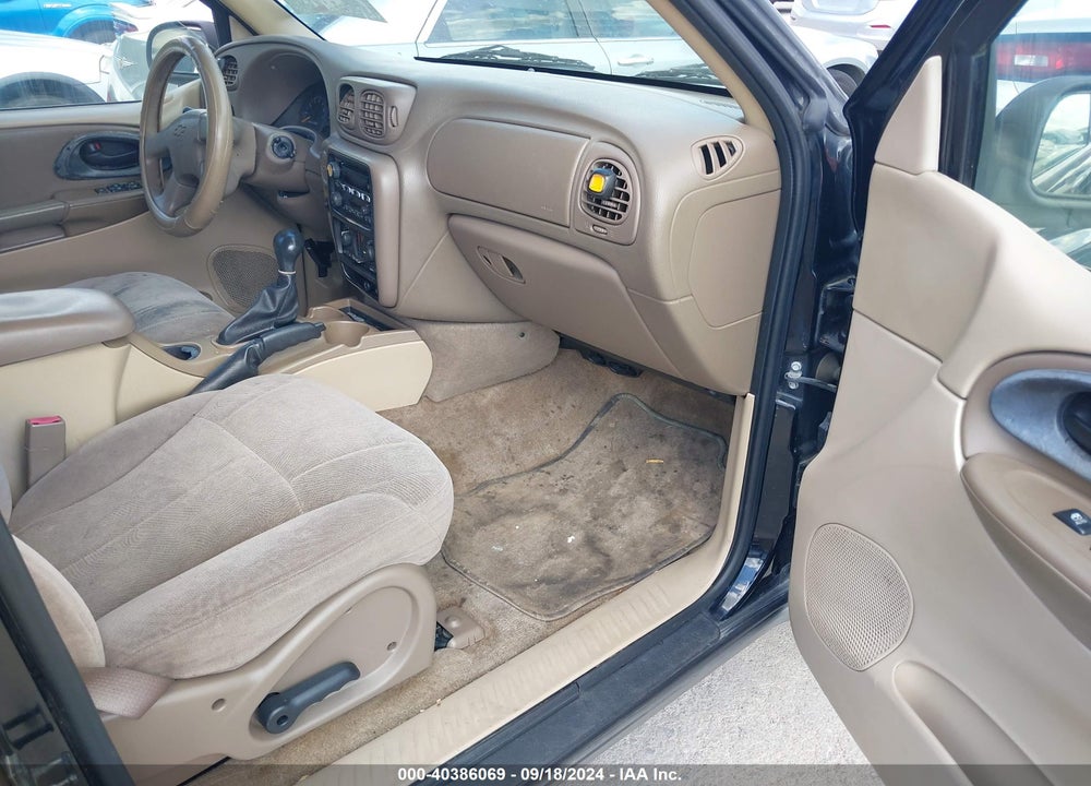 2004 CHEVROLET TRAILBLAZER LS VIN: 1GNDS13SX42149063