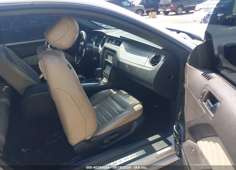 2014 FORD MUSTANG V6 PREMIUM VIN: 1ZVBP8AMXE5319028