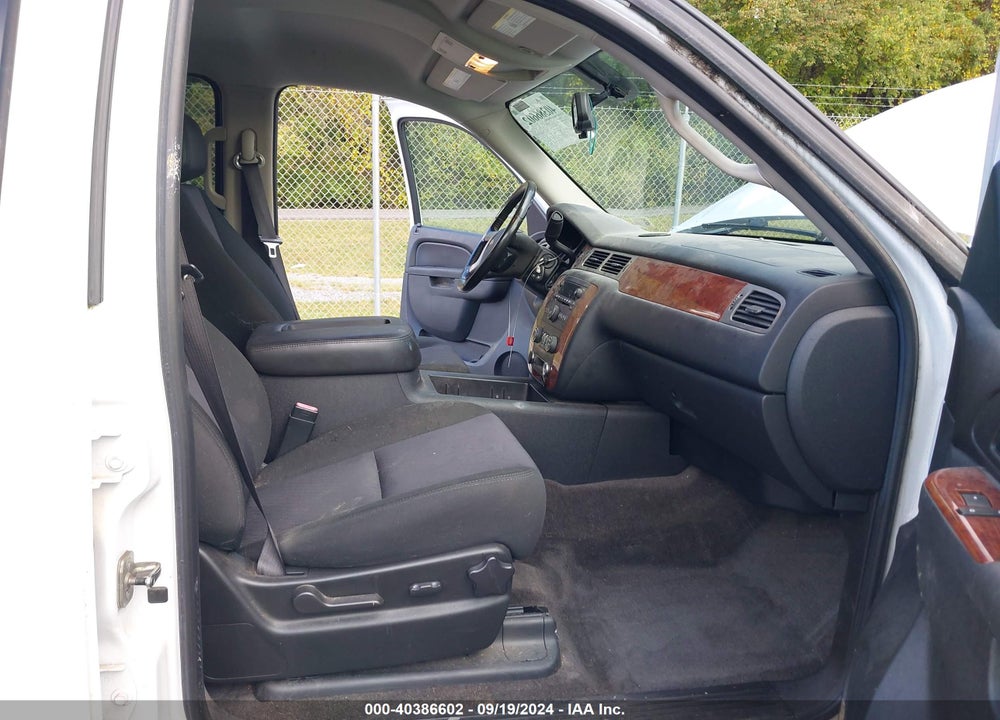 2011 CHEVROLET TAHOE LS VIN: 1GNSKAE02BR311338