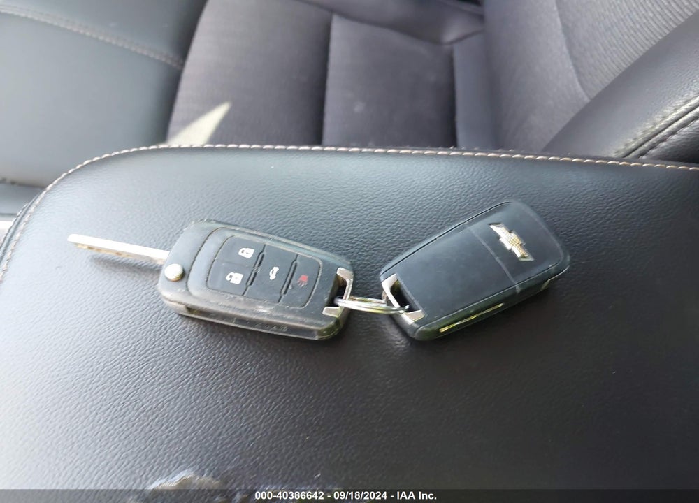 2017 CHEVROLET IMPALA 1LT VIN: 1G1105SA4HU172438