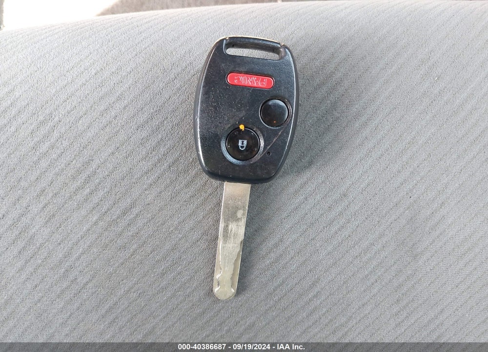 2010 HONDA CIVIC LX VIN: 2HGFA1F57AH323282
