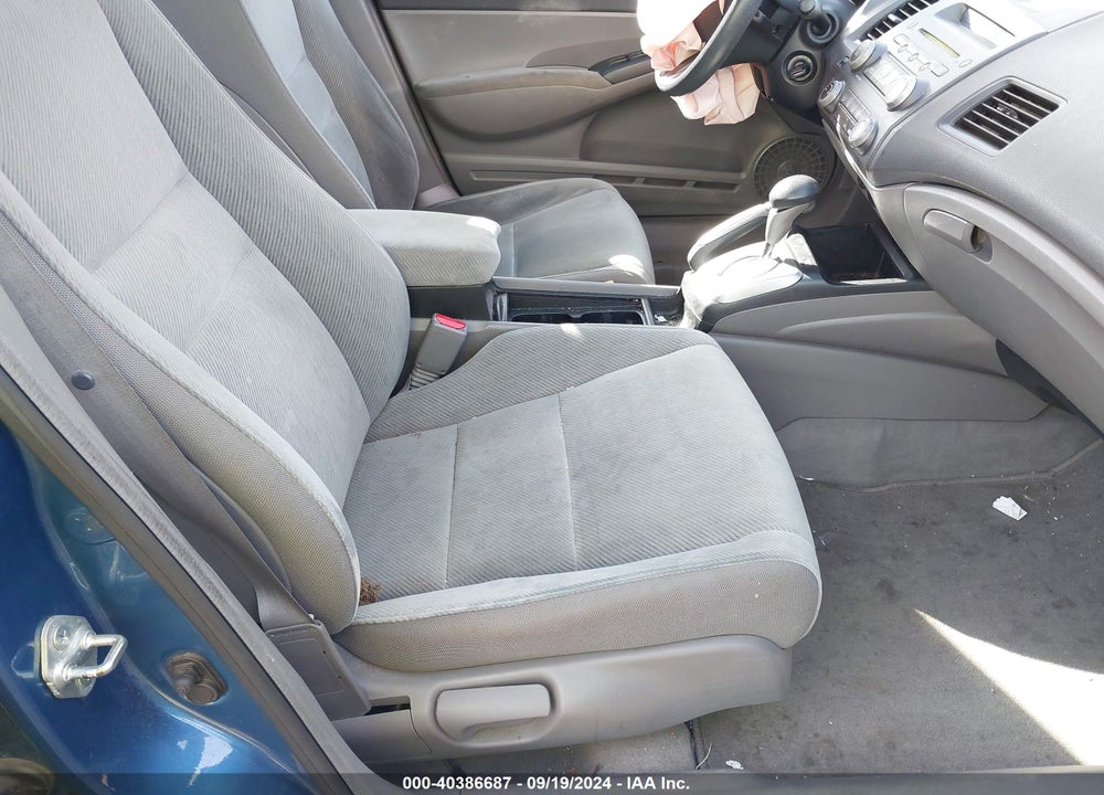2010 HONDA CIVIC LX VIN: 2HGFA1F57AH323282