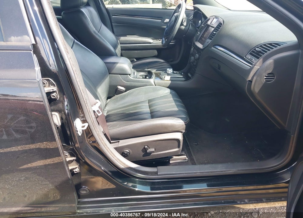 2018 CHRYSLER 300 300S AWD VIN: 2C3CCAGG0JH141357