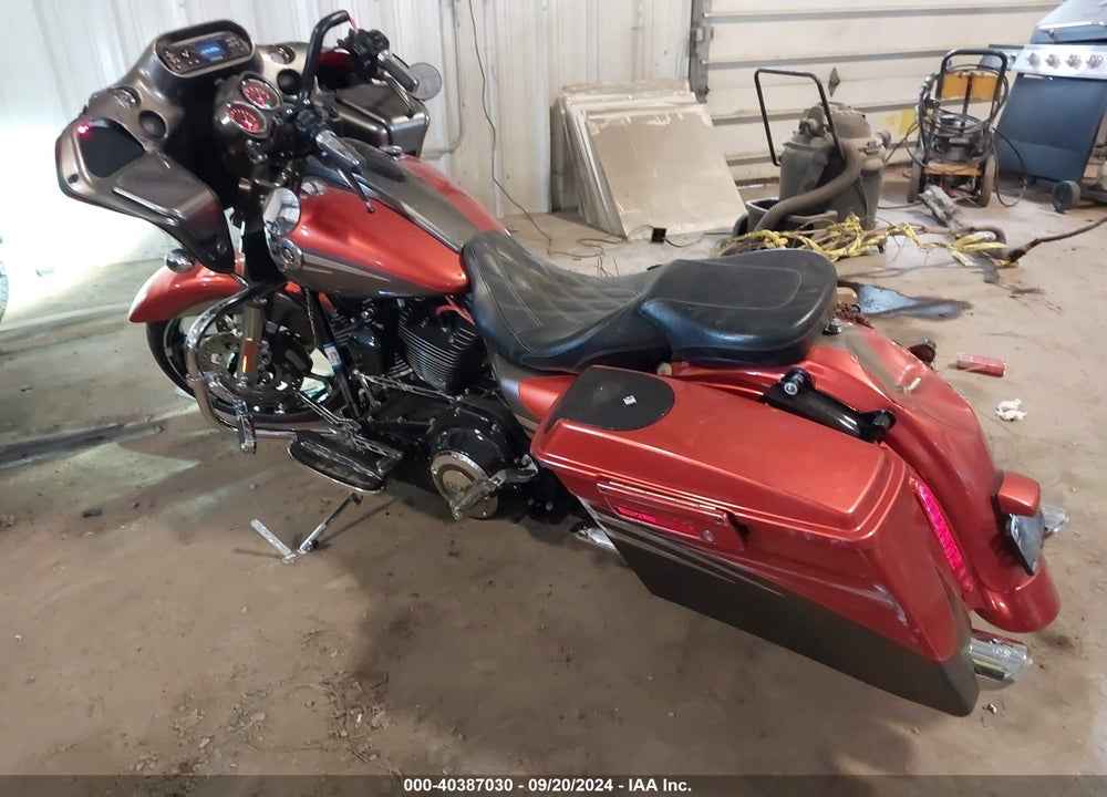 2013 HARLEY-DAVIDSON FLTRXSE CVO ROAD GLIDE CUSTOM VIN: 1HD1TC814DB961123