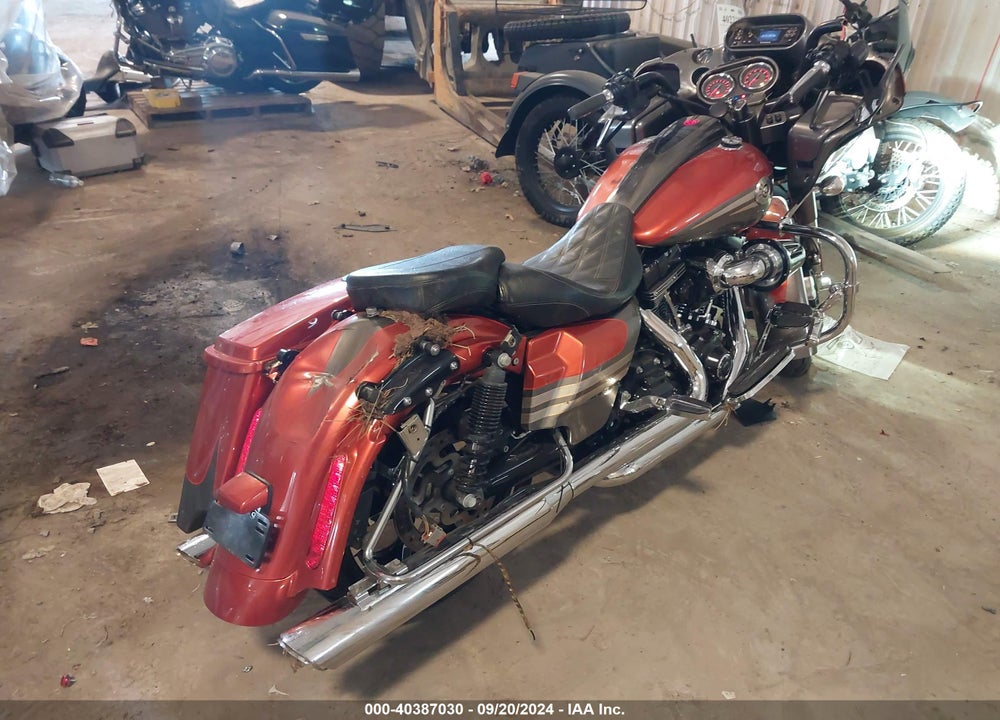 2013 HARLEY-DAVIDSON FLTRXSE CVO ROAD GLIDE CUSTOM VIN: 1HD1TC814DB961123