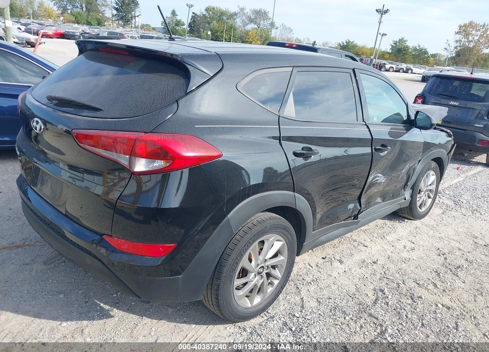 2016 HYUNDAI TUCSON SE VIN: KM8J23A45GU125172