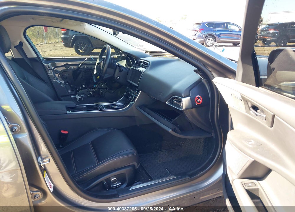 2019 JAGUAR XE 25T PRESTIGE VIN: SAJAK4FX0KCP50818