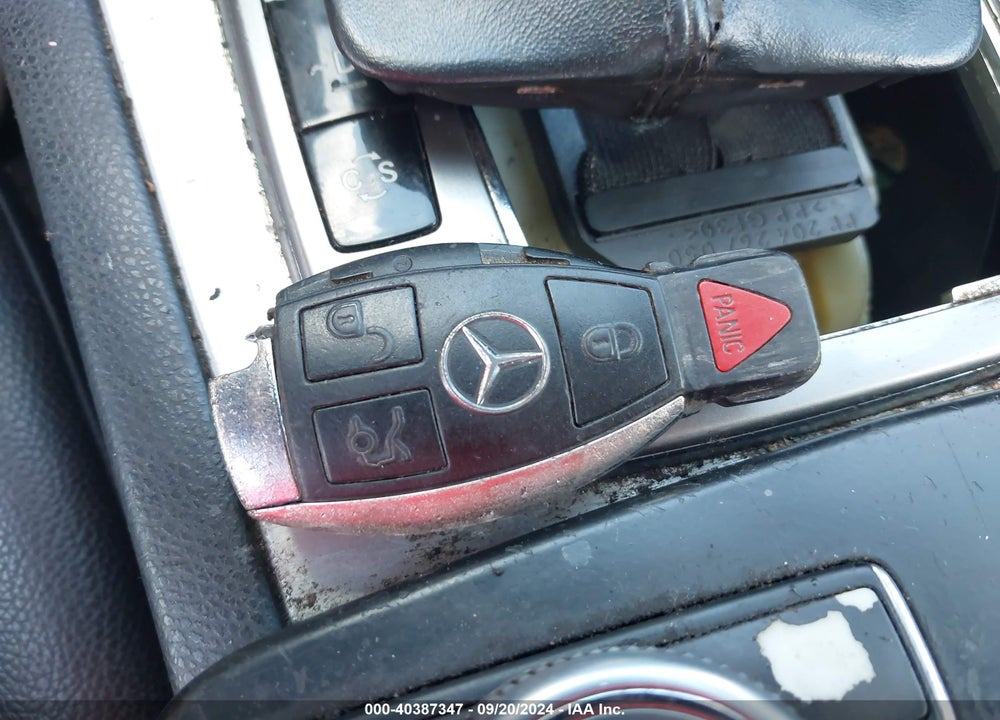 2010 MERCEDES-BENZ C 300 LUXURY/SPORT VIN: WDDGF5EB3AR086251
