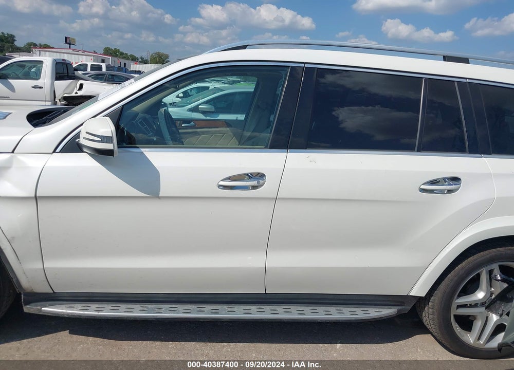 2015 MERCEDES-BENZ GL 550 4MATIC VIN: 4JGDF7DE0FA442418