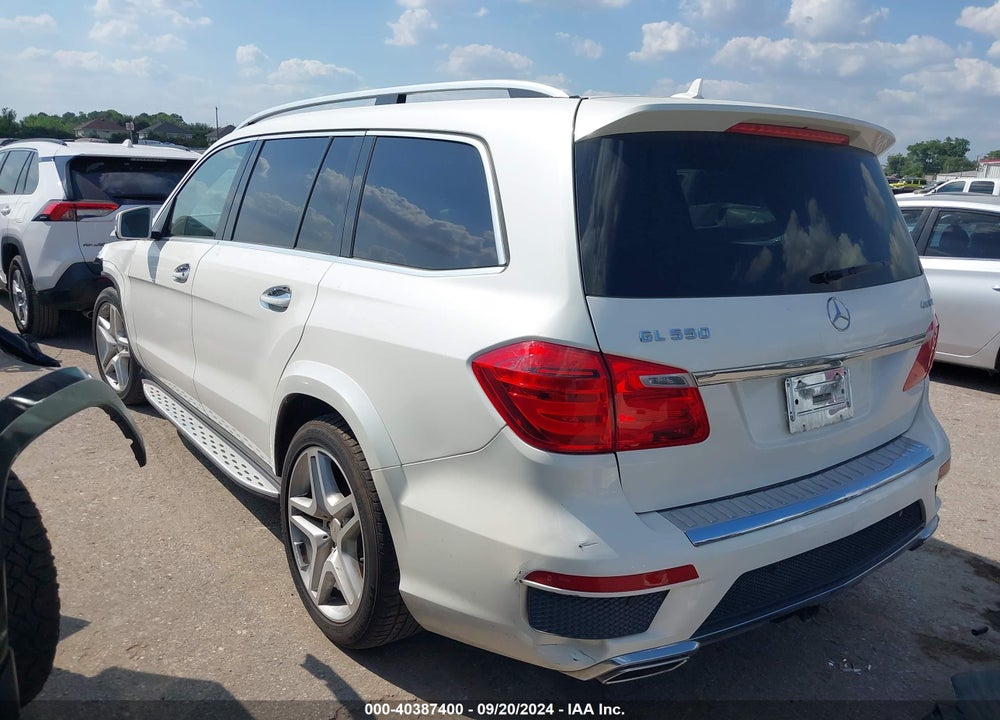 2015 MERCEDES-BENZ GL 550 4MATIC VIN: 4JGDF7DE0FA442418