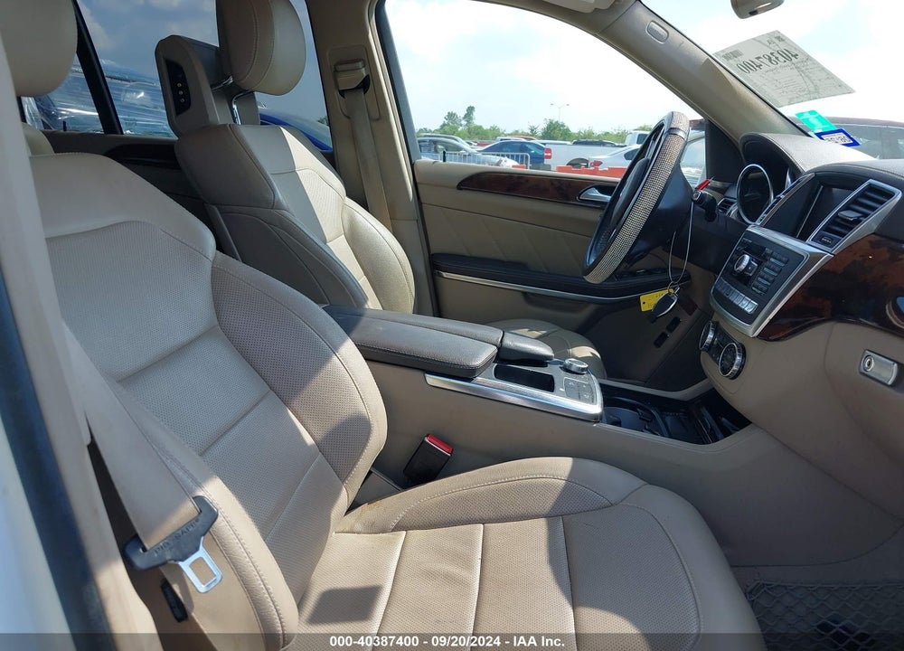 2015 MERCEDES-BENZ GL 550 4MATIC VIN: 4JGDF7DE0FA442418
