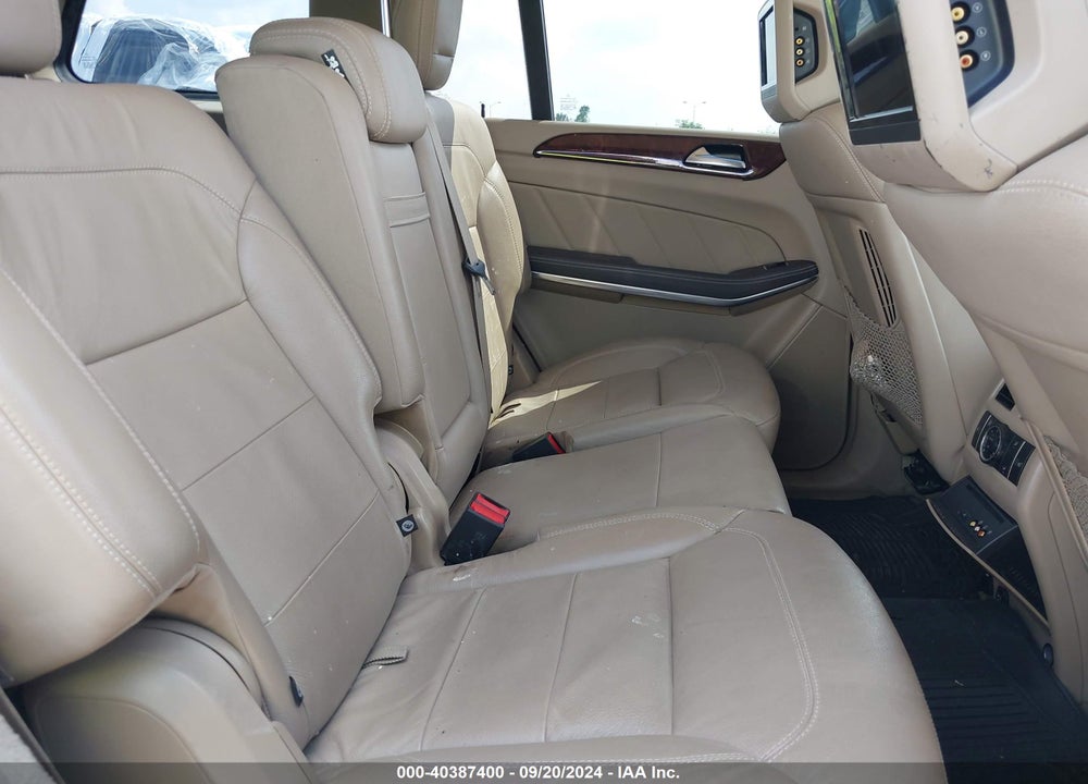 2015 MERCEDES-BENZ GL 550 4MATIC VIN: 4JGDF7DE0FA442418