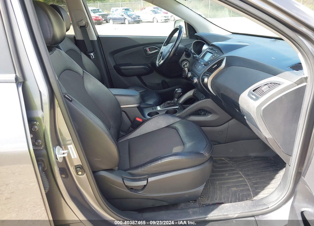 2015 HYUNDAI TUCSON SE VIN: KM8JUCAG4FU970744