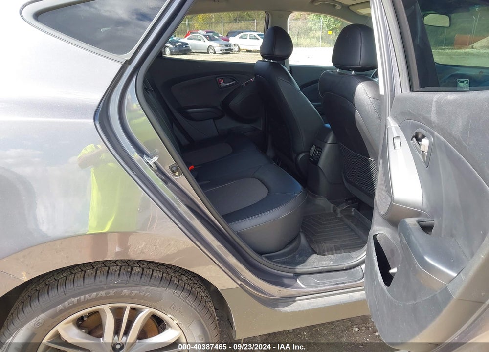 2015 HYUNDAI TUCSON SE VIN: KM8JUCAG4FU970744