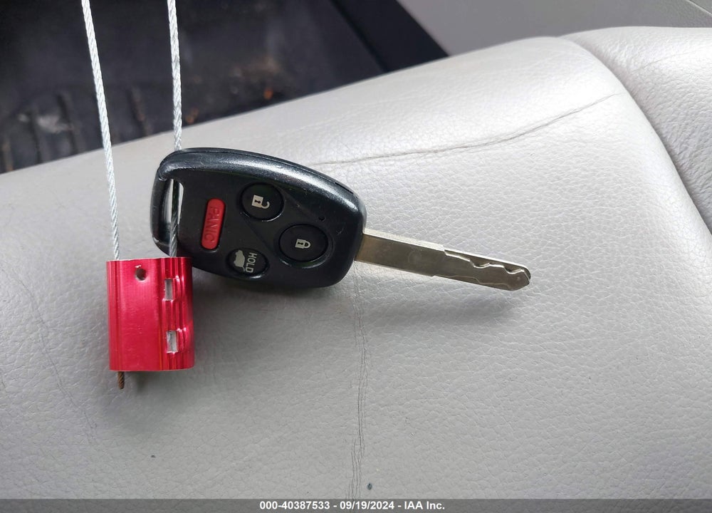 2013 HONDA PILOT TOURING VIN: 5FNYF4H9XDB021120