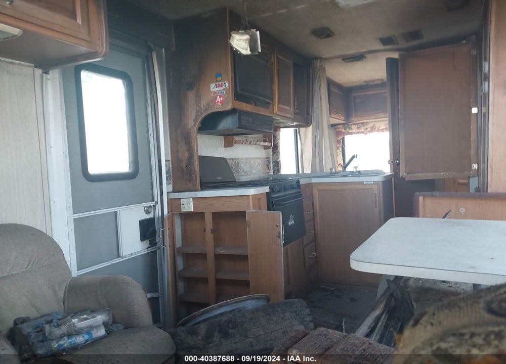 2000 FORD E-350 CUTAWAY STANDARD VIN: 1FDWE35S5YHA34709