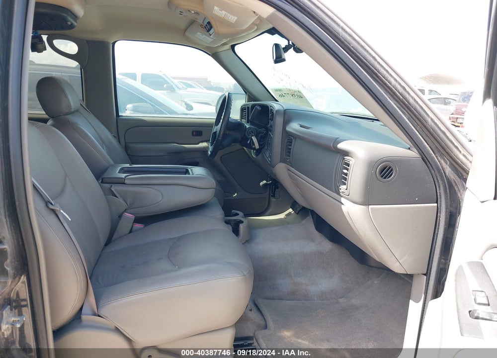 2005 CHEVROLET SUBURBAN 1500 LS VIN: 3GNEC16Z25G117419